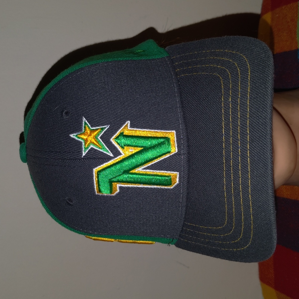 Old Time Hockey NHL Minnesota North Stars Embroidered FlexFit Fitted Hat Cap S/M
